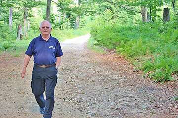 Waldspaziergang mit Heinrich Vierlinger Waldführer Urgestein Heinrich Vierlinger im Portrait
